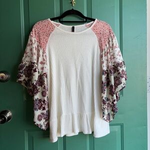 Top Girl size 1xL bell sleeve top beautiful!